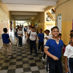 Estudiantes retornan a las aulas tras pausa por elecciones