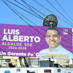 Vallas de diferentes candidatos a regidores y alcaldes adornan las calles del Gran Santo Domingo