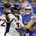 El quarterback Russell Wilson sale de los Denver Broncos