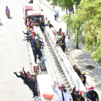 Los bomberos dan la bienvenida a 49 nuevos miembros, entre ellos 14 mujeres
