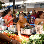La gente aprovecha la Feria Agropecuaria para comprar productos baratos