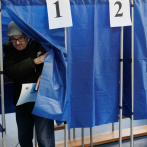 Una mujer incendió una cabina de votación en Moscú