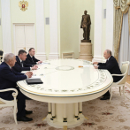 Putin se reúne con sus rivales presidenciales para trabajar juntos por la victoria en Ucrania