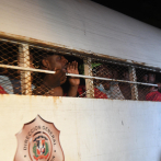 Autoridades trasladan reclusos de cárcel de La Victoria