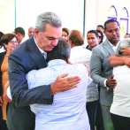 Abinader, obispo y familiares oran por las víctimas de Salcedo