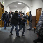 Acusados de atentado en sala de concierto ruso son llevados a la corte