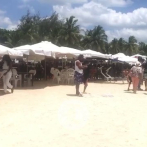 Bañistas aprovechan último día de Semana Santa para acudir a Boca Chica