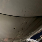 Avión de Air Europa afectado por desprendimiento en pista continúa en el AILA