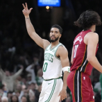 Jayson Tatum guía victoria de Celtics ante Heat