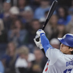 Shohei Ohtani responde a los abucheos en Toronto con un jonrón y Dodgers aplastan a los Azulejos