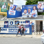 Mantienen propaganda política frente a centro de votación de Gualey