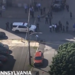 Empleado mata a tiros a 2 y hiere a 3 en una empresa de ropa blanca cerca de Filadelfia