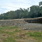 Empresario y alcalde de La Vega habilitan el badén en el río Camú