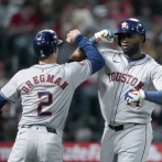 Álvarez y Brown guían Astros a derrotar Angelinos