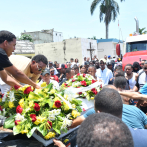 Presuntos asaltantes al Banco Popular, sepultados entre llanto y rechazo a prensa