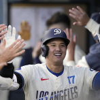 Ohtani pega otro jonrón ante su equipo anterior y Dodgers derrotan 7-2 a Angelinos