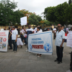 Protestan frente al Palacio desalojados de 32 sectores del gran Santo Domingo