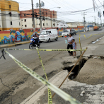 Avenida Isabel Aguiar está llena de hoyos y agua sucia