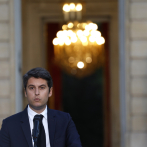 El primer ministro de Francia dimitió, pero Macron le pidió que se quede 