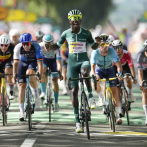 Roglic choca y pierde tiempo en el Tour de Francia, Girmay vuelve a ganar una etapa