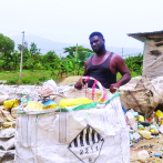 Padres todo terreno buscan su sustento en la basura