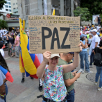 Miles de manifestantes opositores se concentran en día crucial para Venezuela