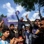 Protestas derrocan a la primera ministro de Bangladesh