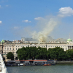 Los bomberos controlan un incendio en un histórico edificio de Londres