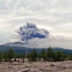 Volcán registra erupción tras terremoto de 7,0 en Rusia; advierten sobre otro mayor