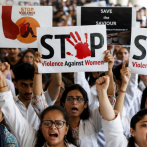 Manifestación contra el asesinato de una doctora