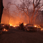 Incendios siguen incontrolables en Los Ángeles pese al clima más fresco