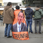 Cientos le dan el último adiós a Alberto Fujimori en las afueras del Ministerio de Cultura