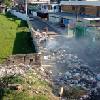 Basura arropa politécnico San José Fe y Alegría en el distrito municipal de Pantoja