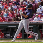 Olson conecta 2 jonrones y Sale se lleva la victoria en triunfo 15-3 de Bravos ante Rojos