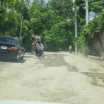 Un vecindario de Los Alcarrizos reclama arreglo de sus calles