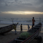 Hallan barco con 30 cadáveres en Senegal