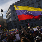 Miles de venezolanos se concentran en Madrid para pedir la investidura de Edmundo González