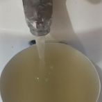 El agua llega turbia a Ciudad Juan Bosch y el servicio de la OMSA es deficiente