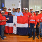 Ministro Kelvin Cruz entrega Bandera Nacional selección béisbol U12