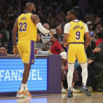 Lakers vencen 110-103 a Wolves en la noche histórica para LeBron y Bronny James