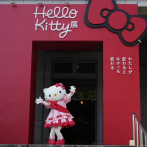 A sus 50 años, Hello Kitty es tan 'kawaii' y lucrativa como siempre