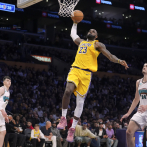 LeBron desafió al tiempo en el partido Lakers vs Grizzlies