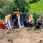 Once fallecidos, incluidos seis niños, tras caer autobús a precipicio en Perú