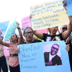 “Libertad para Fernando”, defienden a profesor acusado violación en escuela de San Pedro de Macorís