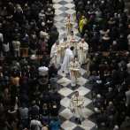 La primera misa en la catedral de Notre Dame borra la pena del incendio de 2019