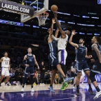 LeBron James vuelve a anotar 18 puntos en la victoria de los Lakers ante los Grizzlies