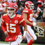 El quarterback Patrick Mahomes tiene un esguince alto de tobillo