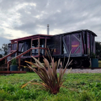 Hospedajes creativos en Uruguay: vacaciones entre buses, casas del árbol y un vagón de época