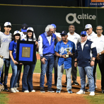 Los Tigres del Licey reconocen al locutor Luis Beltrán