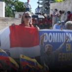 Dominicanos se reúnen en la Plaza Bolívar en contra de Edmundo González en RD